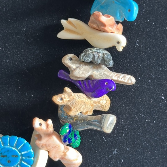 Native American Zuni Fetish Necklace - Picture 3 of 16